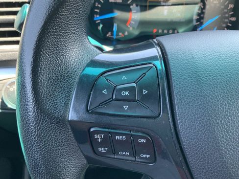 Used 2017 Ford Explorer XLT FWD image 27