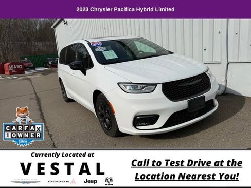 Used 2023 Chrysler Pacifica Limited w/ S Appearance Package FWD image 2