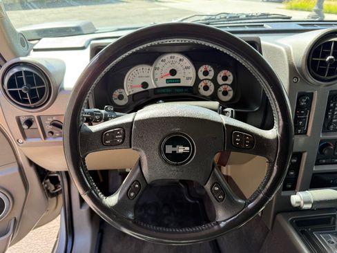 Used 2004 HUMMER H2 w/ Preferred Equipment Group AWD/4WD image 23