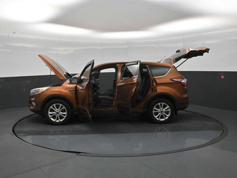 Used 2017 Ford Escape SE AWD/4WD image 38