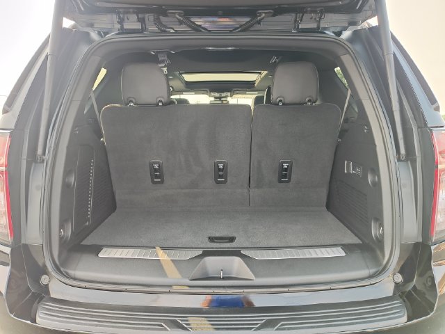Used 2024 Chevrolet Tahoe Z71 w/ Luxury Package AWD/4WD image 9