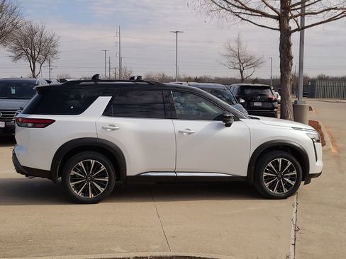 New 2026 Nissan Pathfinder Platinum image 4