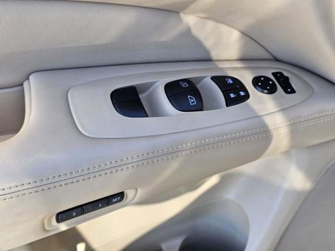 Used 2015 Nissan Pathfinder Platinum image 16