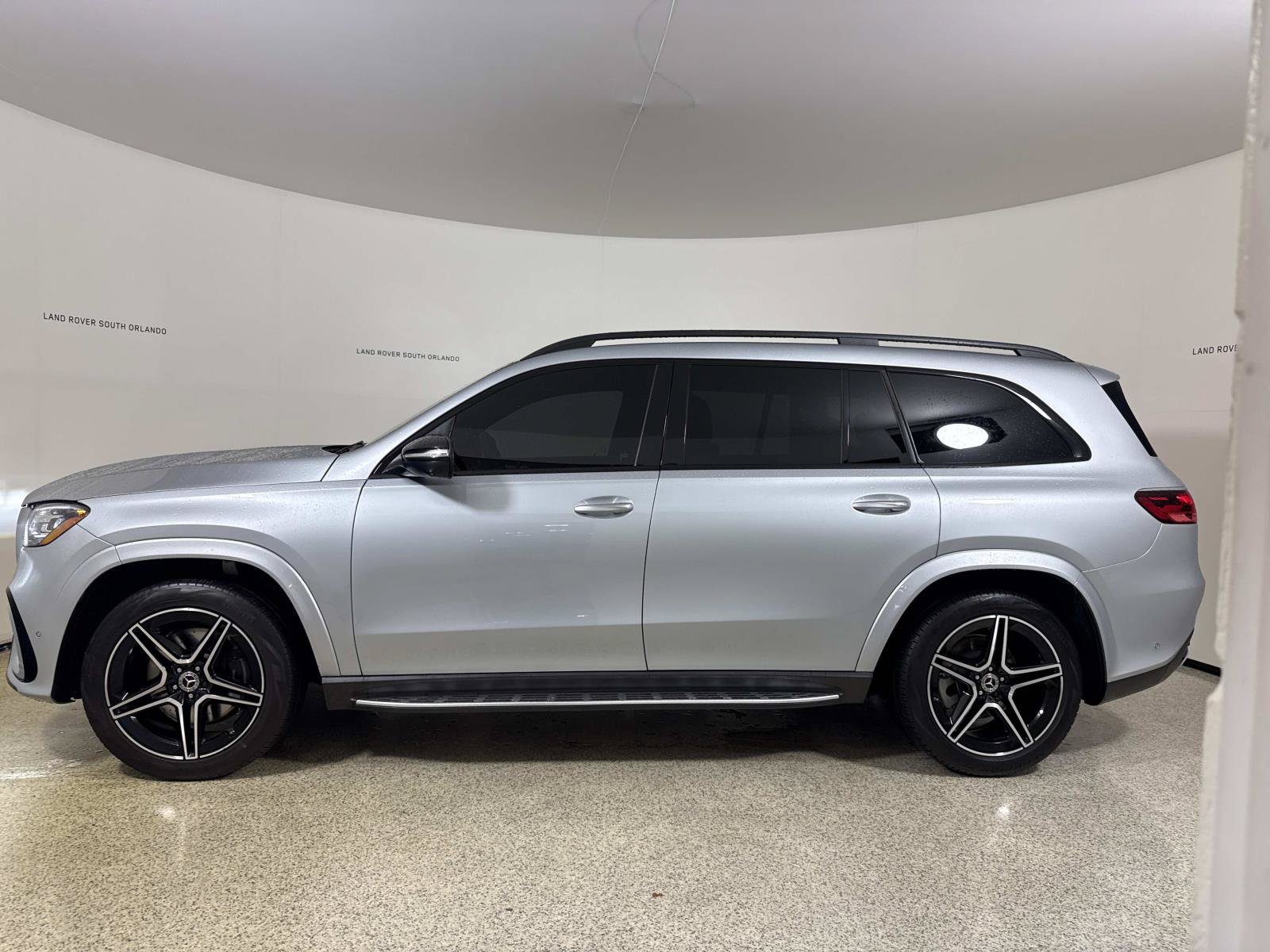 Used 2024 Mercedes-Benz GLS 450 4MATIC image 2