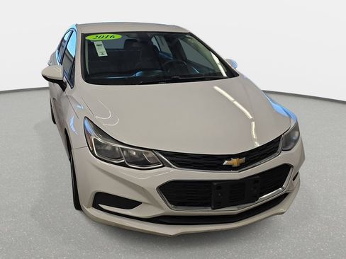 Used 2016 Chevrolet Cruze LS FWD image 3