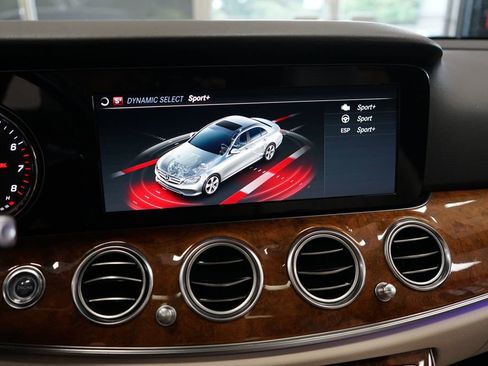 Used 2019 Mercedes-Benz E 300 4MATIC image 38