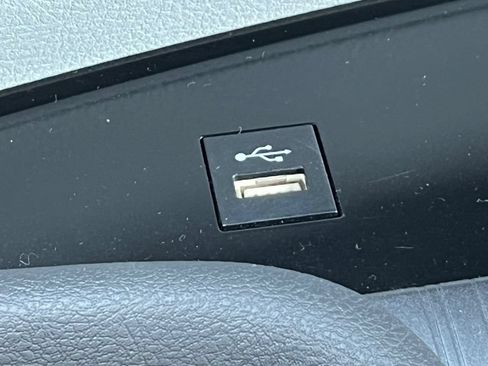 Used 2025 Toyota Sienna XLE FWD image 24