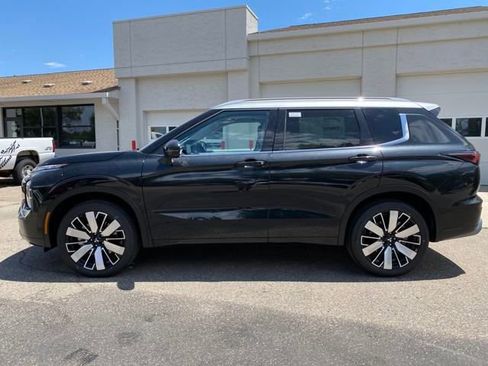New 2025 Mitsubishi Outlander Platinum Edition image 2