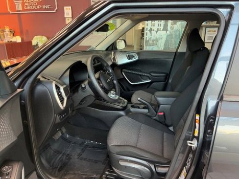 Used 2023 Kia Soul LX w/ Option Group 015 image 17