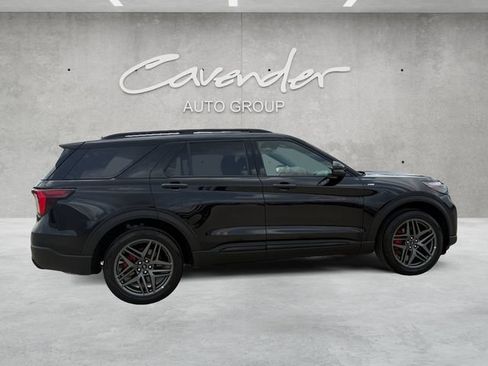 Used 2025 Ford Explorer ST-Line w/ ST-Line Street Pack AWD/4WD image 18
