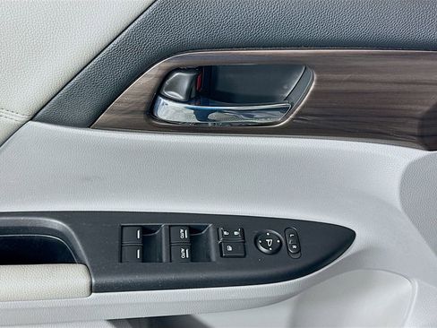 Used 2017 Honda Accord EX image 17