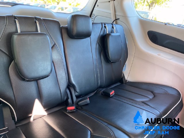 Used 2023 Chrysler Pacifica Limited FWD image 21