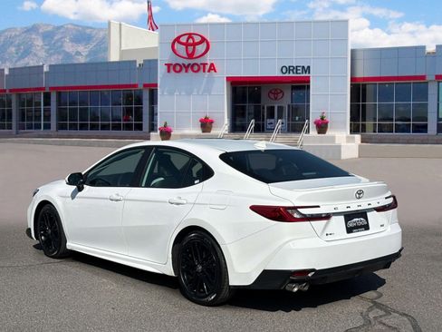 Used 2025 Toyota Camry SE FWD image 5