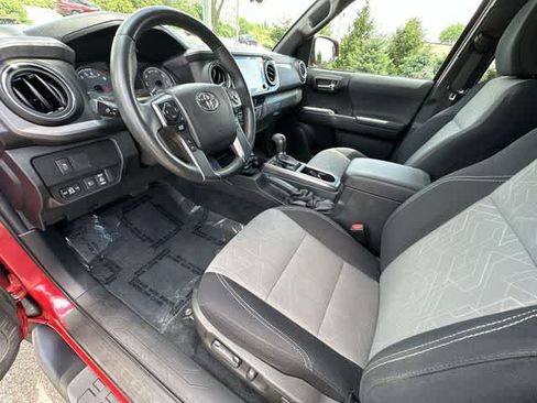 Used 2021 Toyota Tacoma TRD Off-Road w/ Technology Package AWD/4WD image 14