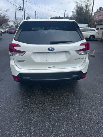 Used 2019 Subaru Forester Premium AWD/4WD image 4