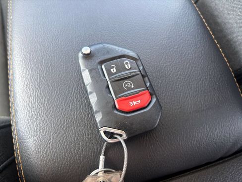 Used 2025 Jeep Wrangler Unlimited Sahara AWD/4WD image 20