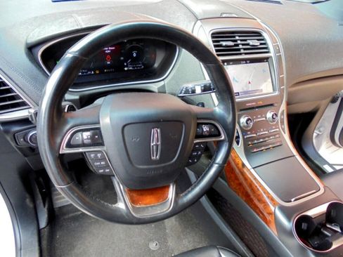 Used 2019 Lincoln Nautilus Select AWD/4WD image 9