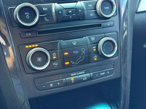 Used 2017 Ford Explorer XLT image 27