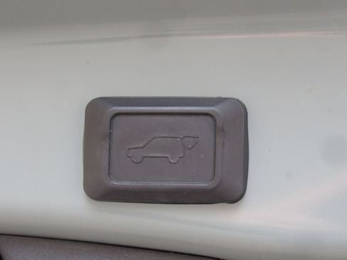 Used 2021 Toyota RAV4 XLE Premium AWD/4WD image 22