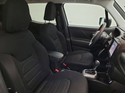 Used 2022 Jeep Renegade Latitude AWD/4WD image 21