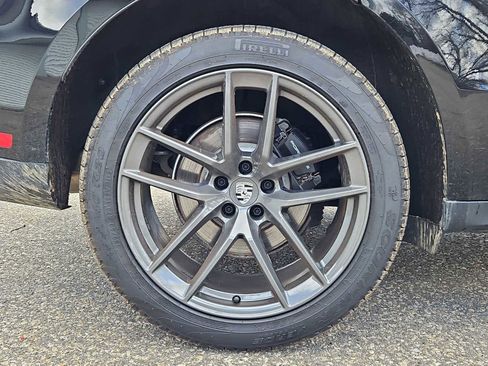 Certified 2025 Porsche Macan Turbo image 8
