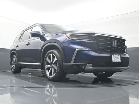 Used 2025 Honda Pilot Elite image 13