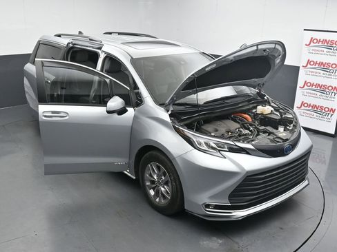 Used 2021 Toyota Sienna XLE w/ XLE Plus Package AWD/4WD image 39
