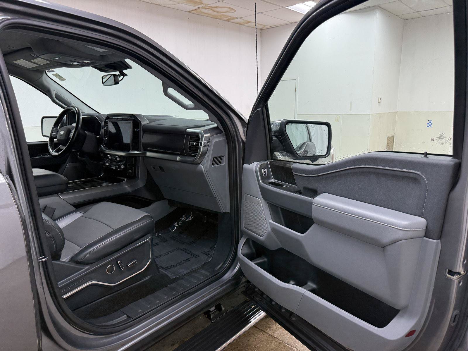 Used 2021 Ford F150 Lariat w/ Equipment Group 502A High AWD/4WD image 31