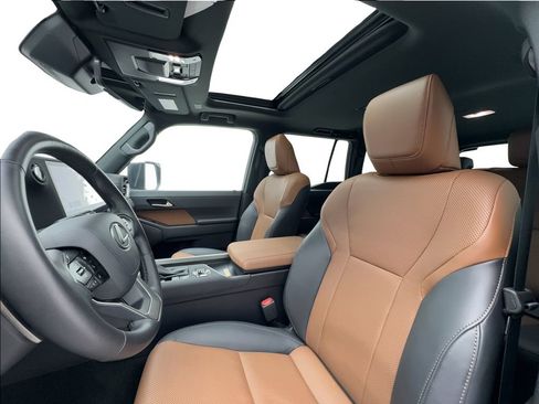 Used 2025 Lexus GX 550 w/ Accessory Package (2T) image 19