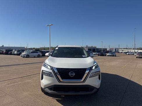 Certified 2023 Nissan Rogue SV image 4