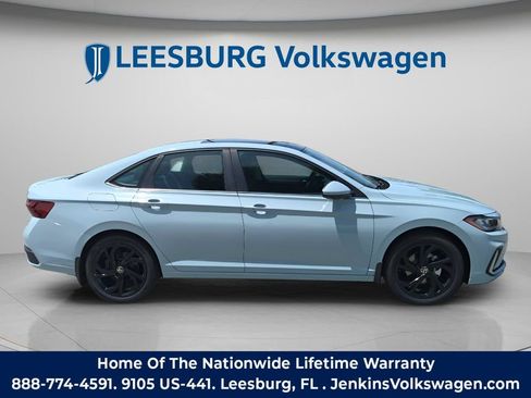 New 2026 Volkswagen Jetta SE FWD image 3