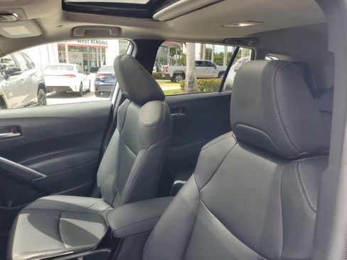 Used 2023 Toyota Corolla Cross XLE w/ Convenience Package image 18