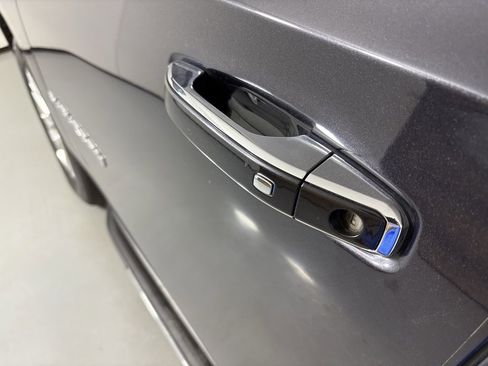 Used 2024 Chevrolet Suburban Premier image 12