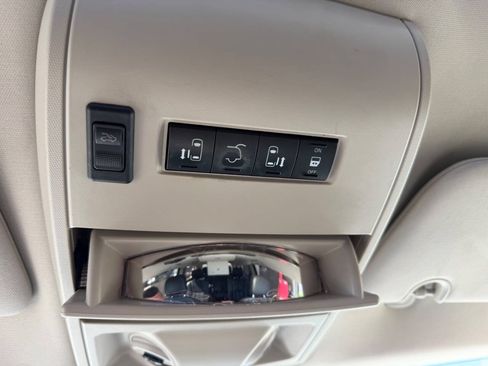Used 2015 Chrysler Town & Country Touring-L w/ Driver Convenience Group FWD image 19