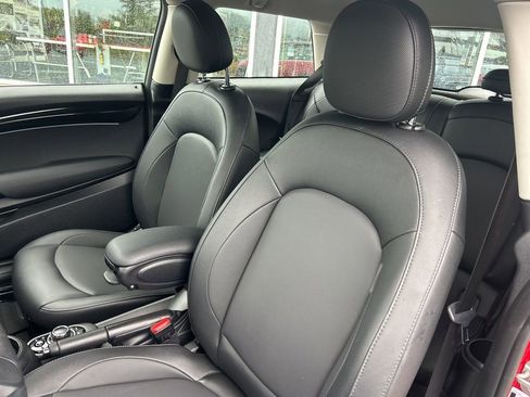 Used 2023 MINI Cooper 2-Door Hardtop image 7