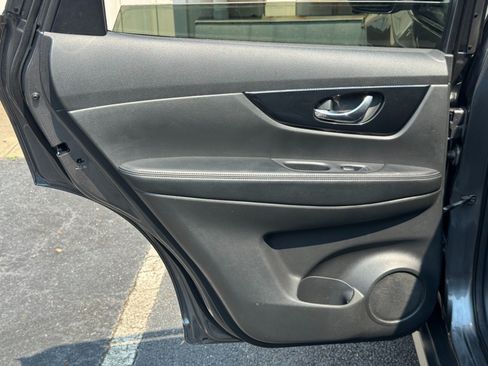 Used 2020 Nissan Rogue SL FWD image 40