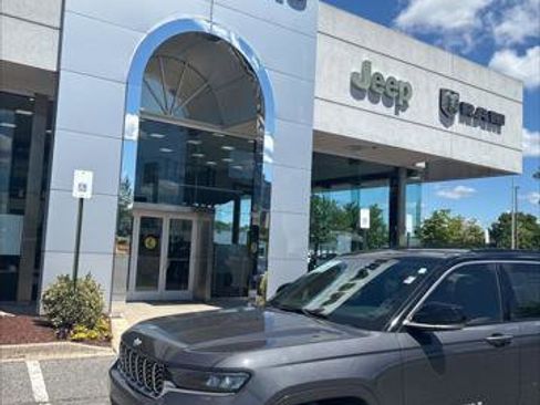 Certified 2024 Jeep Grand Cherokee Summit AWD/4WD image 1