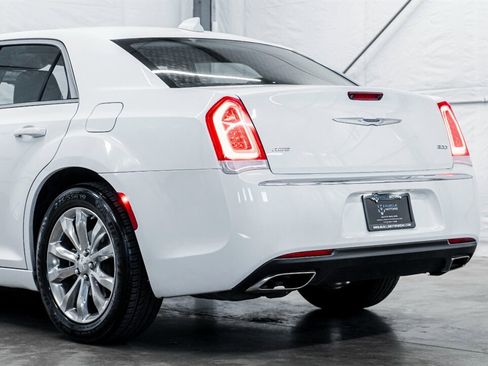 Used 2022 Chrysler 300 Touring image 13