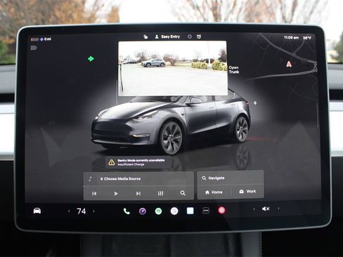 Used 2025 Tesla Model Y Long Range image 17