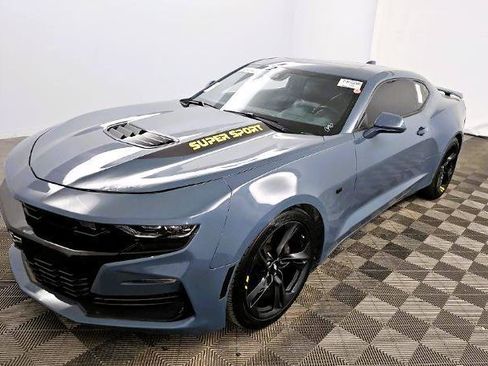 Used 2019 Chevrolet Camaro SS RWD image 3