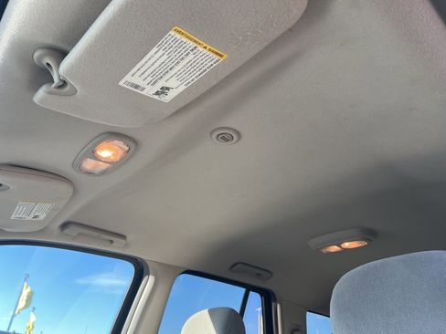 Used 2005 GMC Envoy SLE image 11