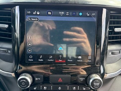 Used 2022 RAM 1500 Laramie AWD/4WD image 31