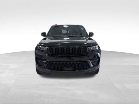 Used 2024 Jeep Grand Cherokee Altitude AWD/4WD image 4