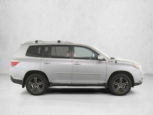 Used 2011 Toyota Highlander 4WD w/ Tow Pkg image 8