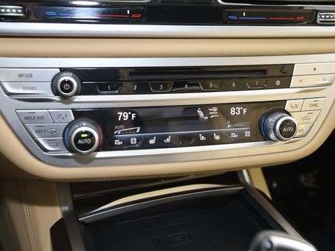 Used 2020 BMW 745e xDrive image 39