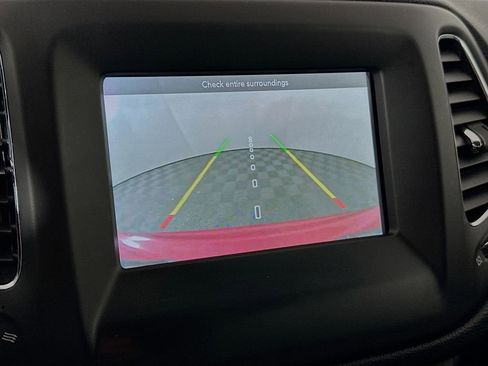 Certified 2019 Jeep Compass Latitude w/ Cold Weather Group image 18