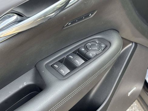 Used 2025 Cadillac XT6 Luxury AWD/4WD image 14