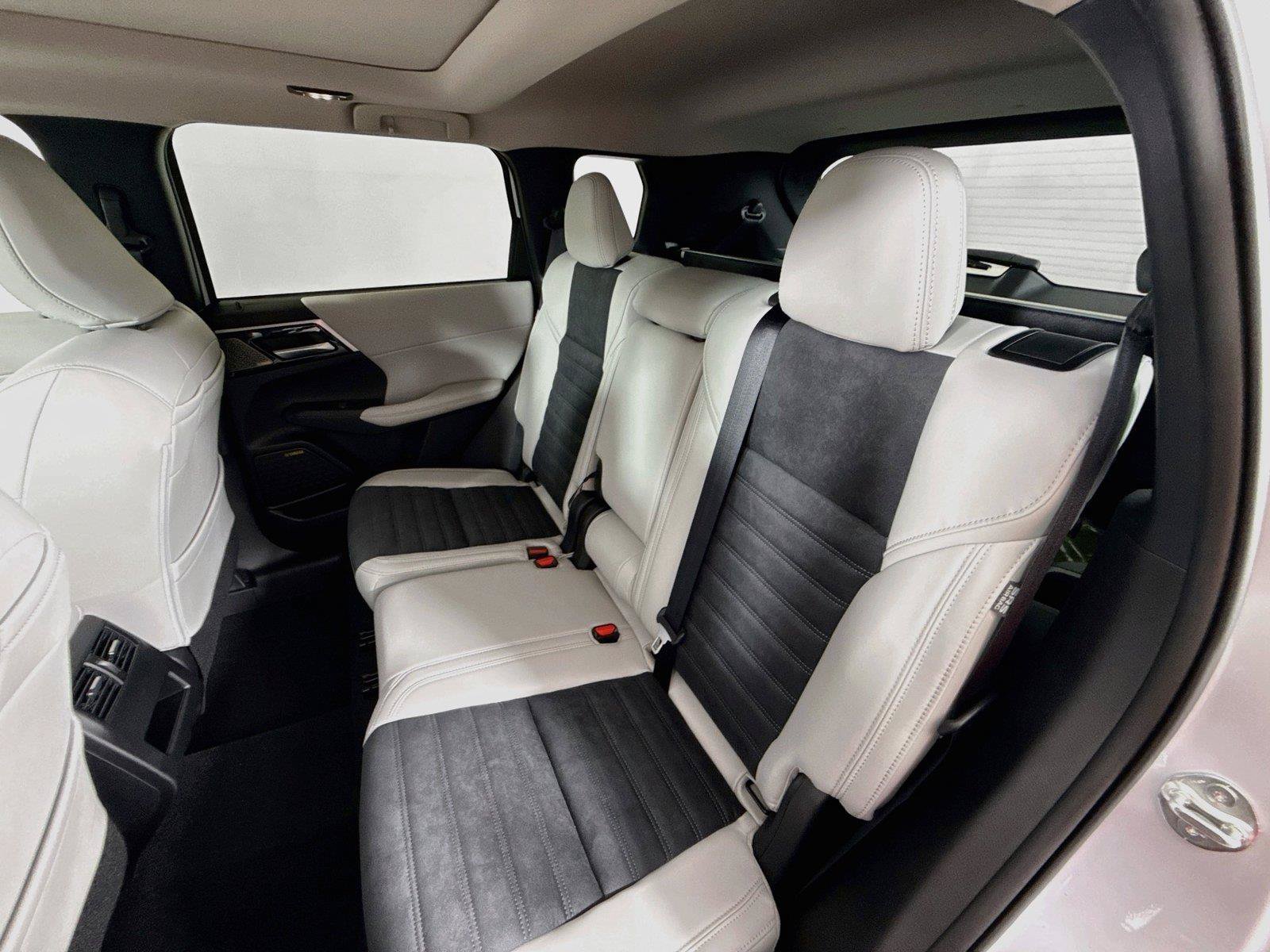 New 2026 Mitsubishi Outlander SE FWD image 23