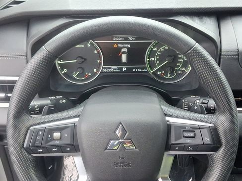 Used 2024 Mitsubishi Outlander ES image 18