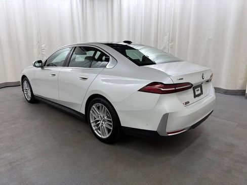 Used 2024 BMW 530i xDrive w/ Premium Package AWD/4WD image 4